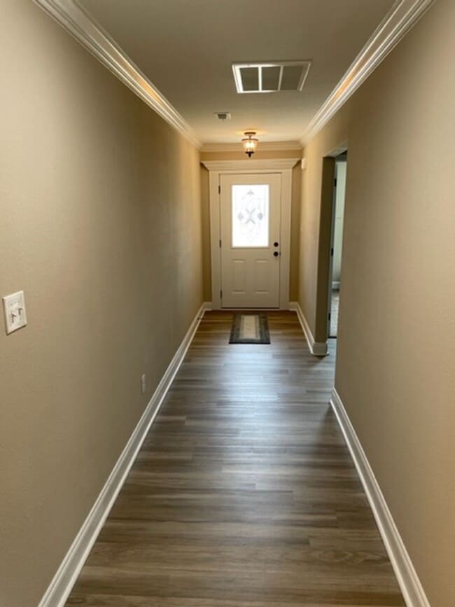 Building Photo - Maryville 37801 - 3 bedroom, 2 bath - call Ed Johnson 865-924-5045