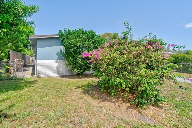 Building Photo - 538 NW 18th Ave