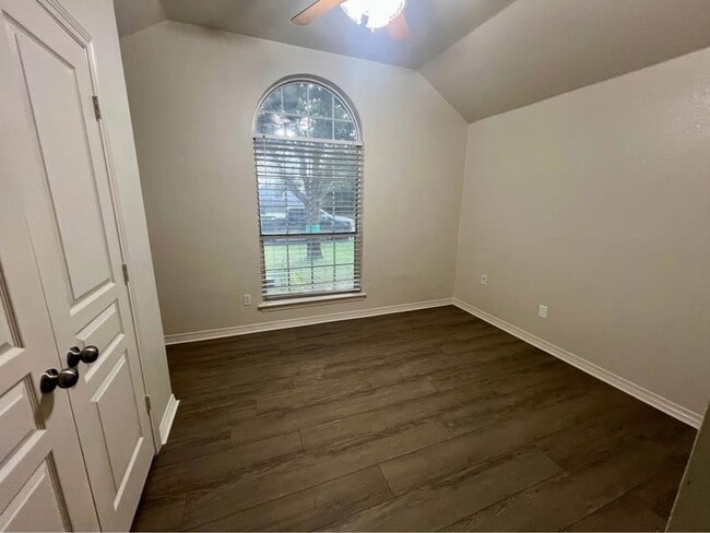 Building Photo - 10605 Rayburn Way