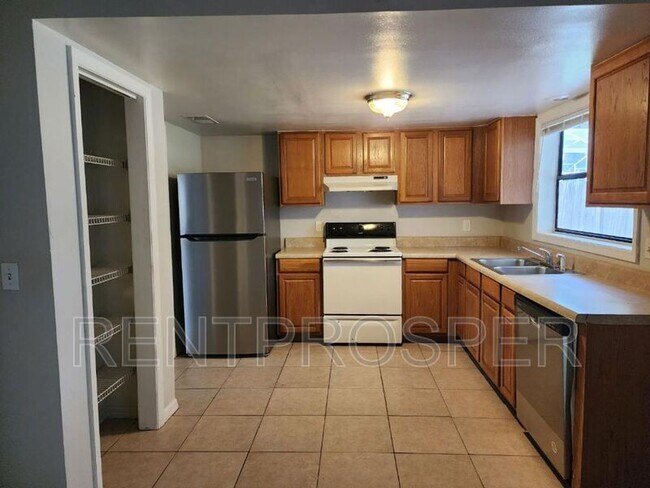 Foto del edificio - 3816 Sutters Mill Circle