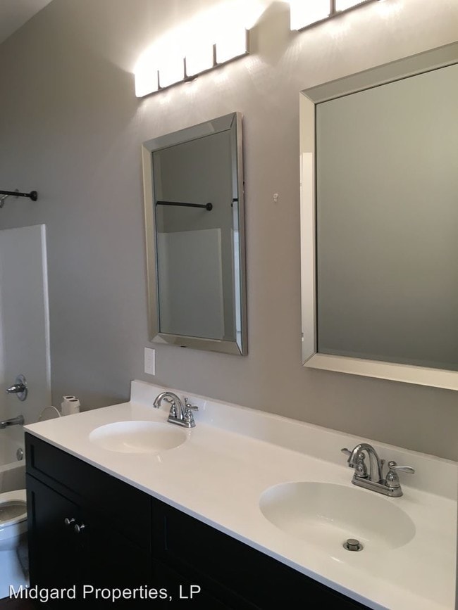 Building Photo - 2 br, 1 bath  - 215 York Road 215 York Road 3