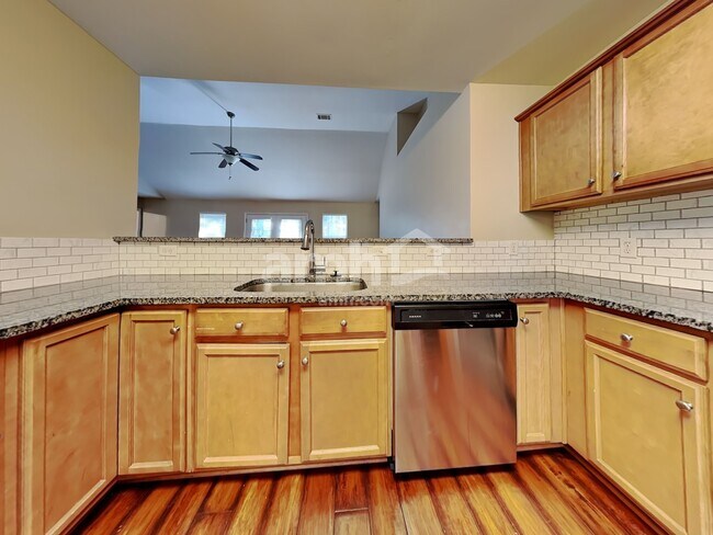 Building Photo - 1544 Bradley Blvd