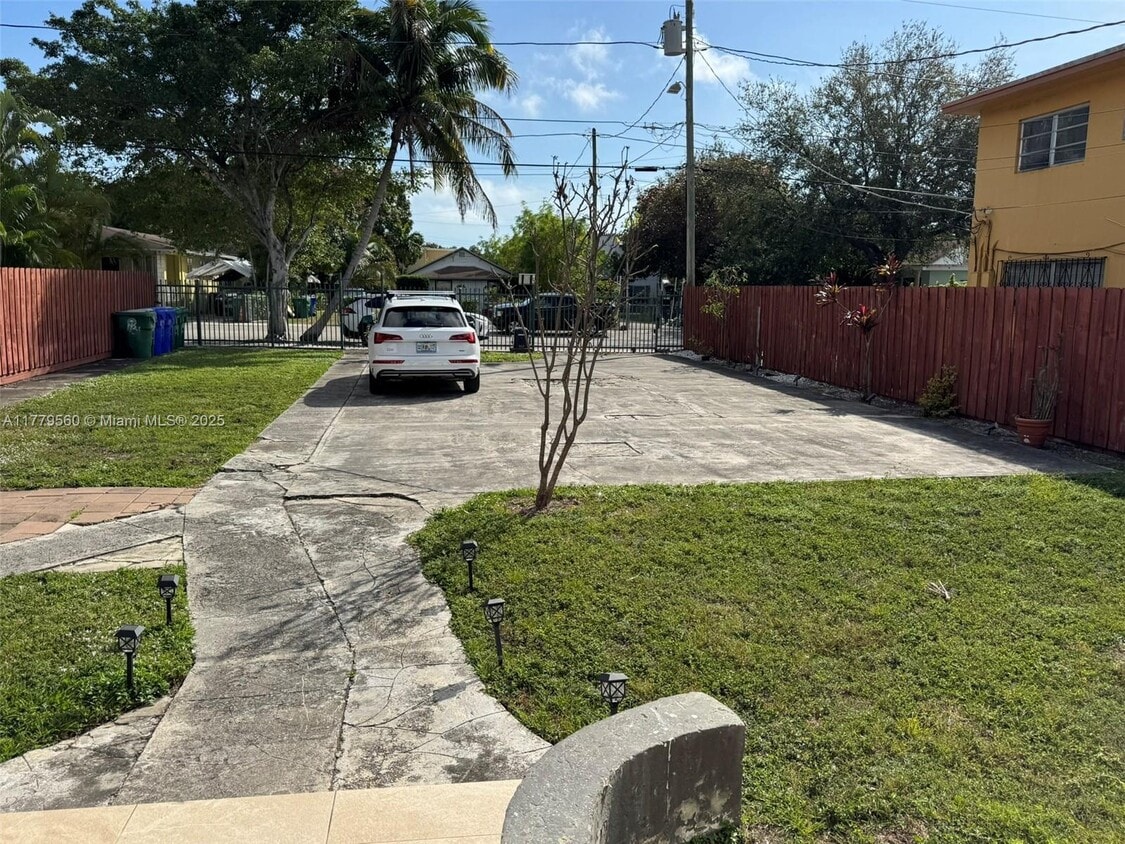 Primary Photo - 1129 SW 10th St
