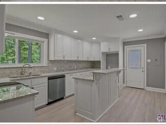 Building Photo - 423 E Irene Rd