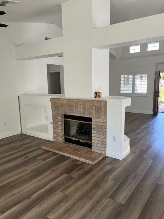 Foto del edificio - Available Now!