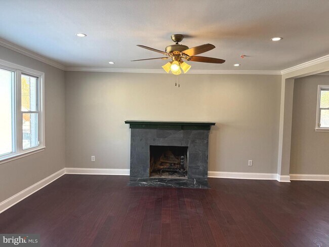 Building Photo - 7419 Farnum St