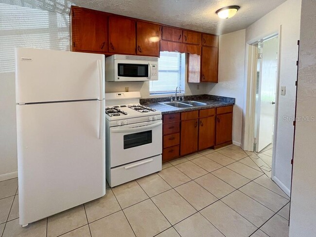 Building Photo - 1406 SW 18th Pl