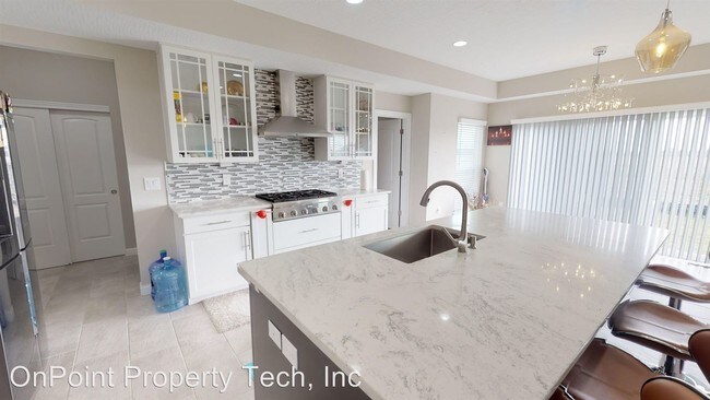 Foto del edificio - 5 br, 4 bath House - 5890 Laurel Lane