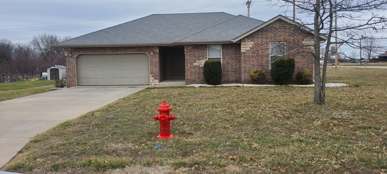 201 Eagle Ln, Willard, MO 65781 House Rental in Willard, MO