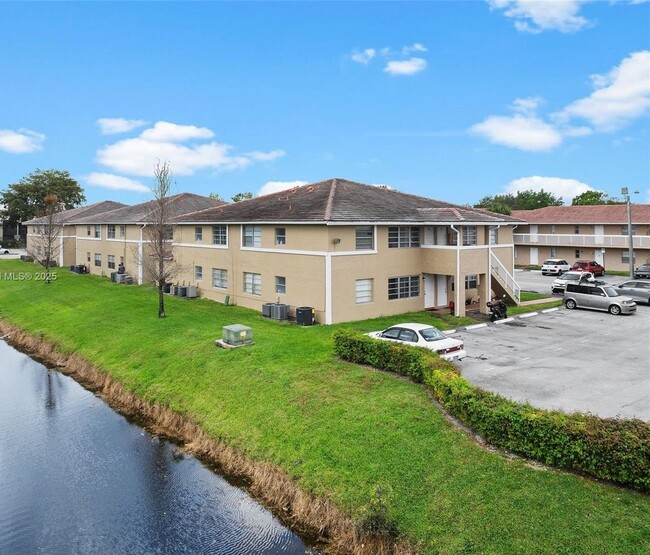 Building Photo - Beautiful 2/2 Unit at Lakewood Village at Coral Springs