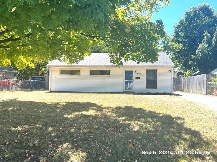 Primary Photo - Adorable cottage type home