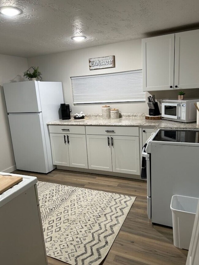 Foto del edificio - Charming 1-Bedroom, 1-Bath House Fully Fur...