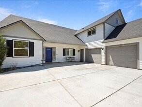 Building Photo - 617 Esperanza Ct