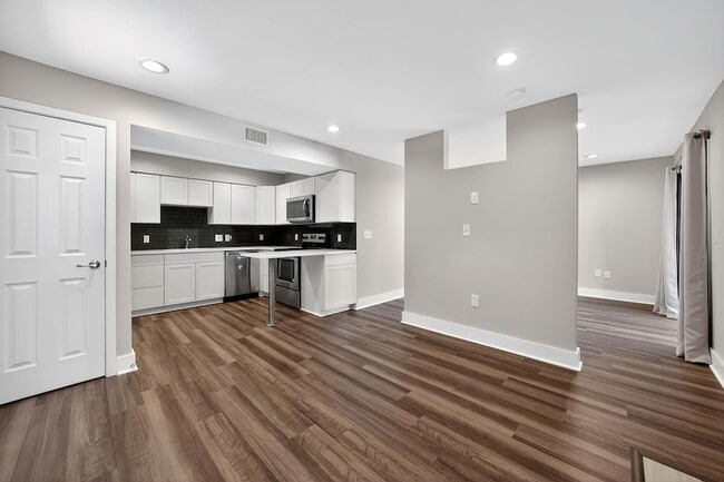 Building Photo - 935 La Posada Dr