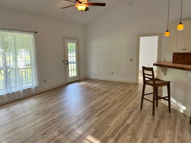 Foto del edificio - Country Living with Lake McQueeney Boat Ramp Access!