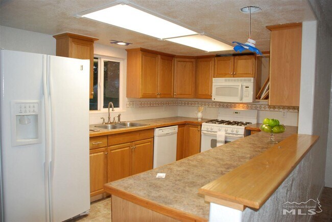 Building Photo - 14030 Tourmaline Dr