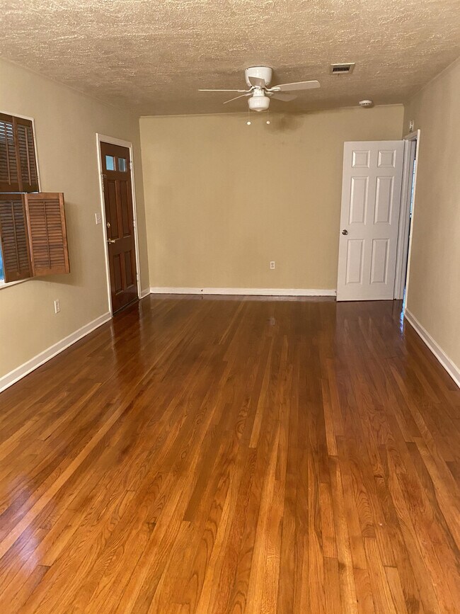 Building Photo - 5417 Mimosa Dr