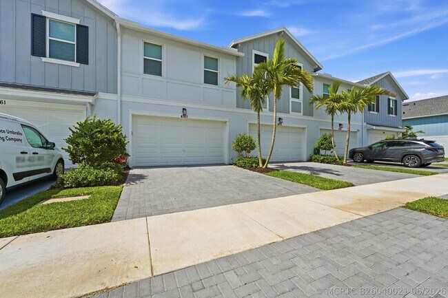 Foto del edificio - 4767 Longwood Lake Sq