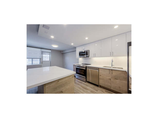 Photo du bâtiment - 70 Parkwoods Village Dr