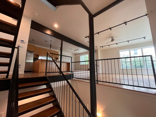 2nd floor - 1615 Knox St