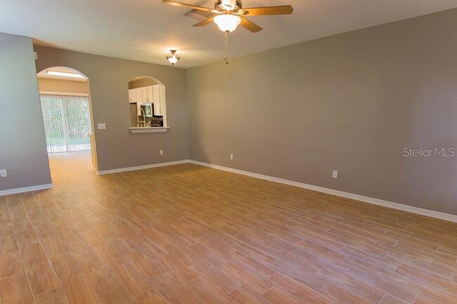 Building Photo - 5879 Fishhawk Ridge Dr
