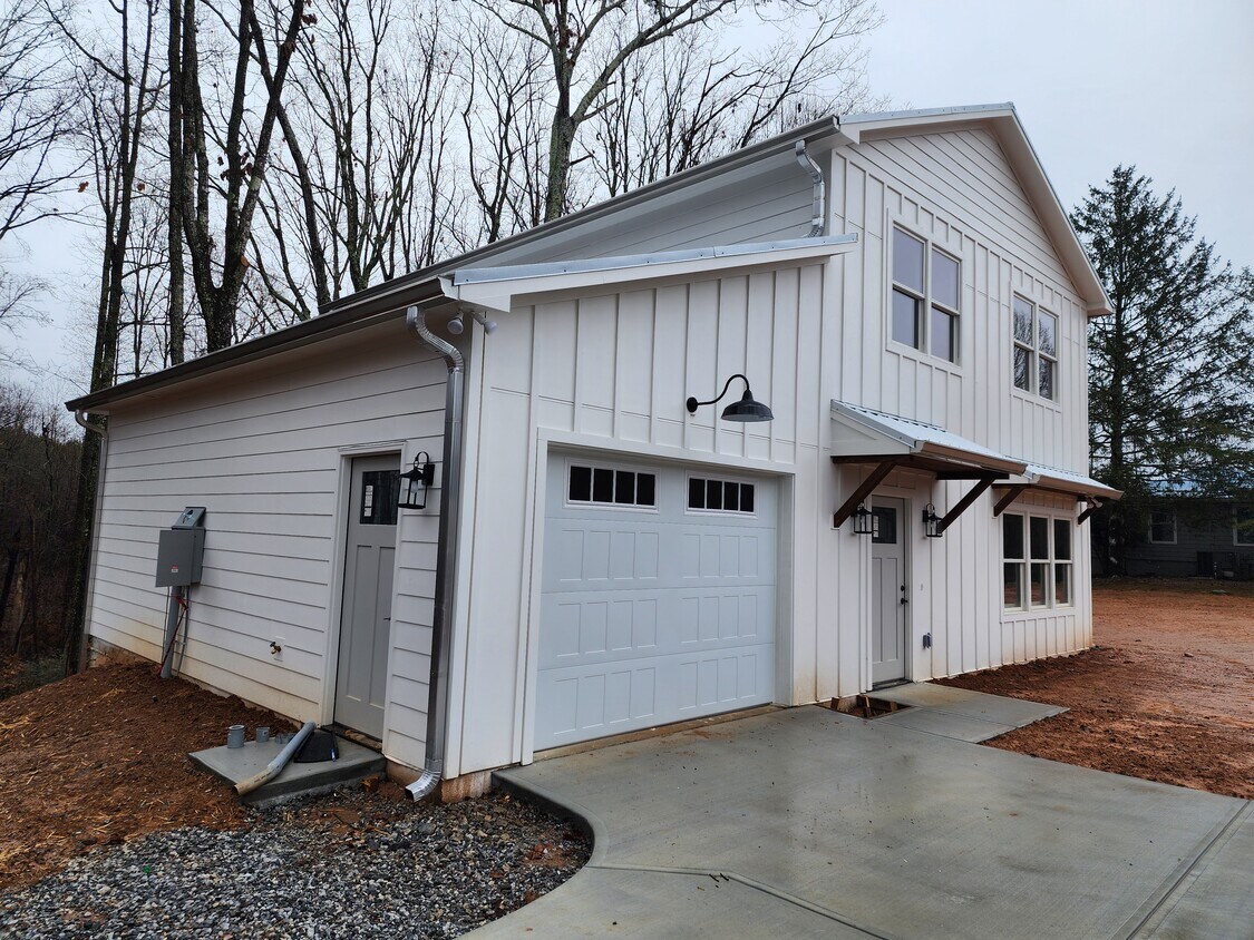 Foto principal - 905 Frank Bruce Rd