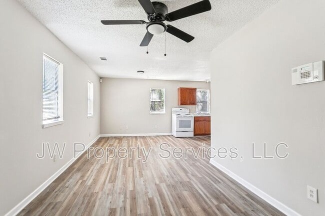 Building Photo - 206 Sunset Dr