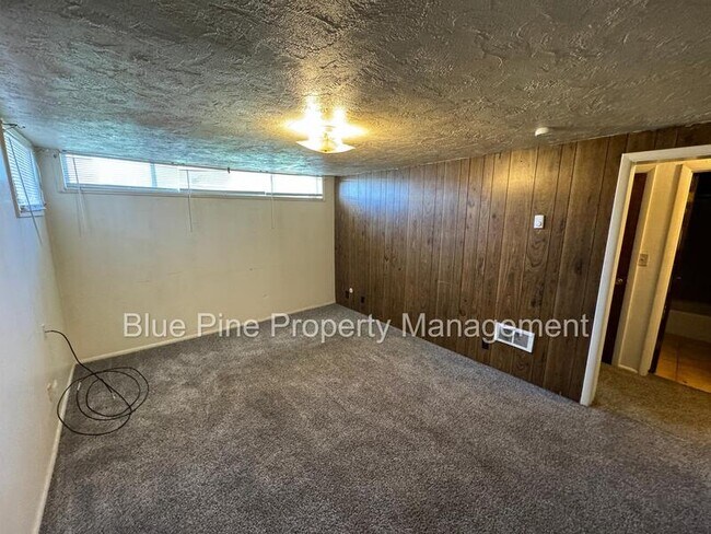 Building Photo - 225 E Fir St