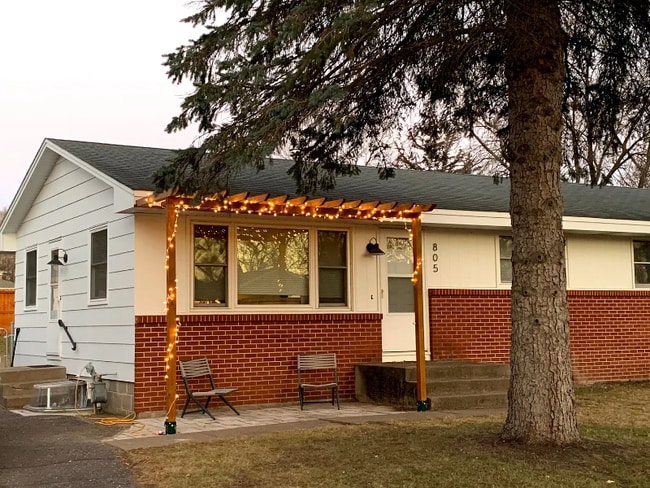 Building Photo - 805 Elm Creek Cir