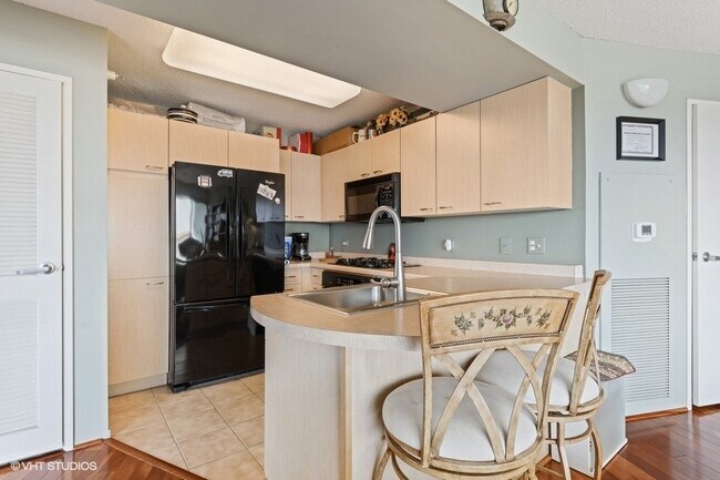 Foto del edificio - 1720 Maple Ave