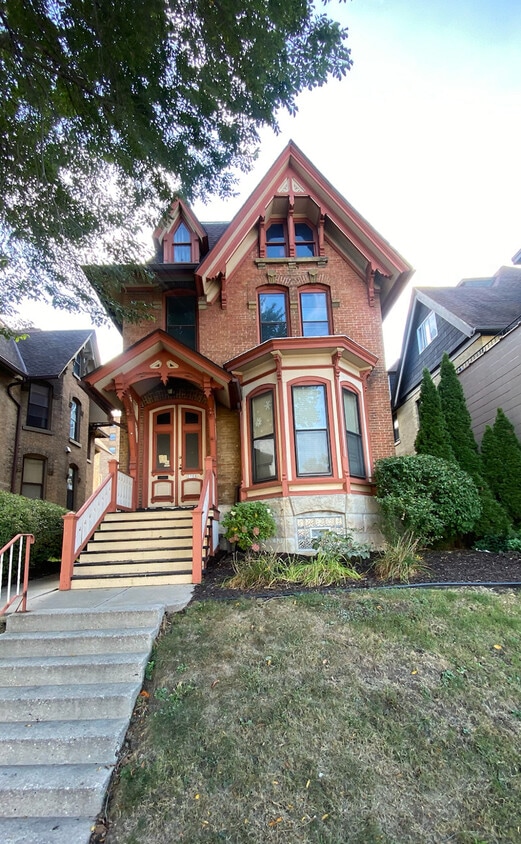 Primary Photo - 1708 N Farwell Ave