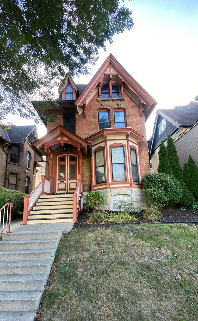 Building Photo - 1708 N Farwell Ave