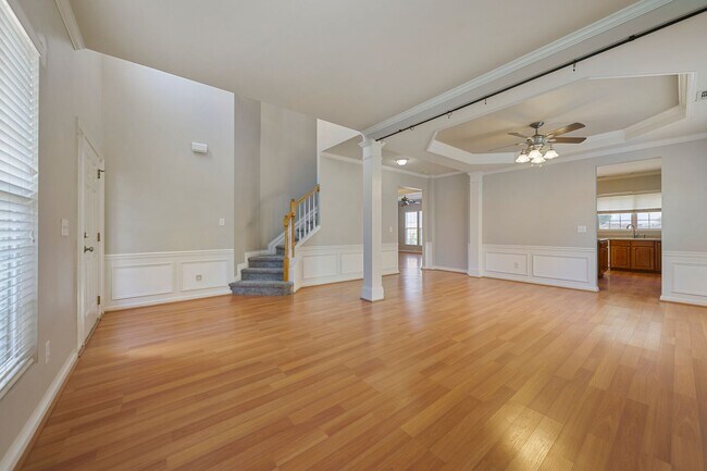 Foto del edificio - APPLICATION RECEIVED!!! Stunning 4-Bedroom...