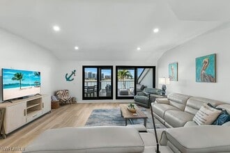 Building Photo - 310 La Peninsula Blvd