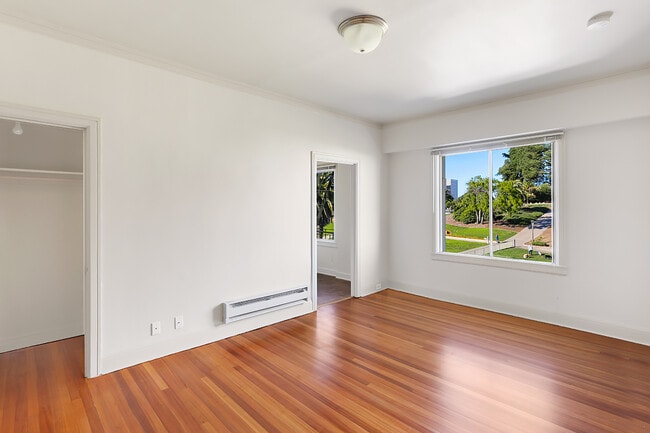 Building Photo - 2085 Sacramento St