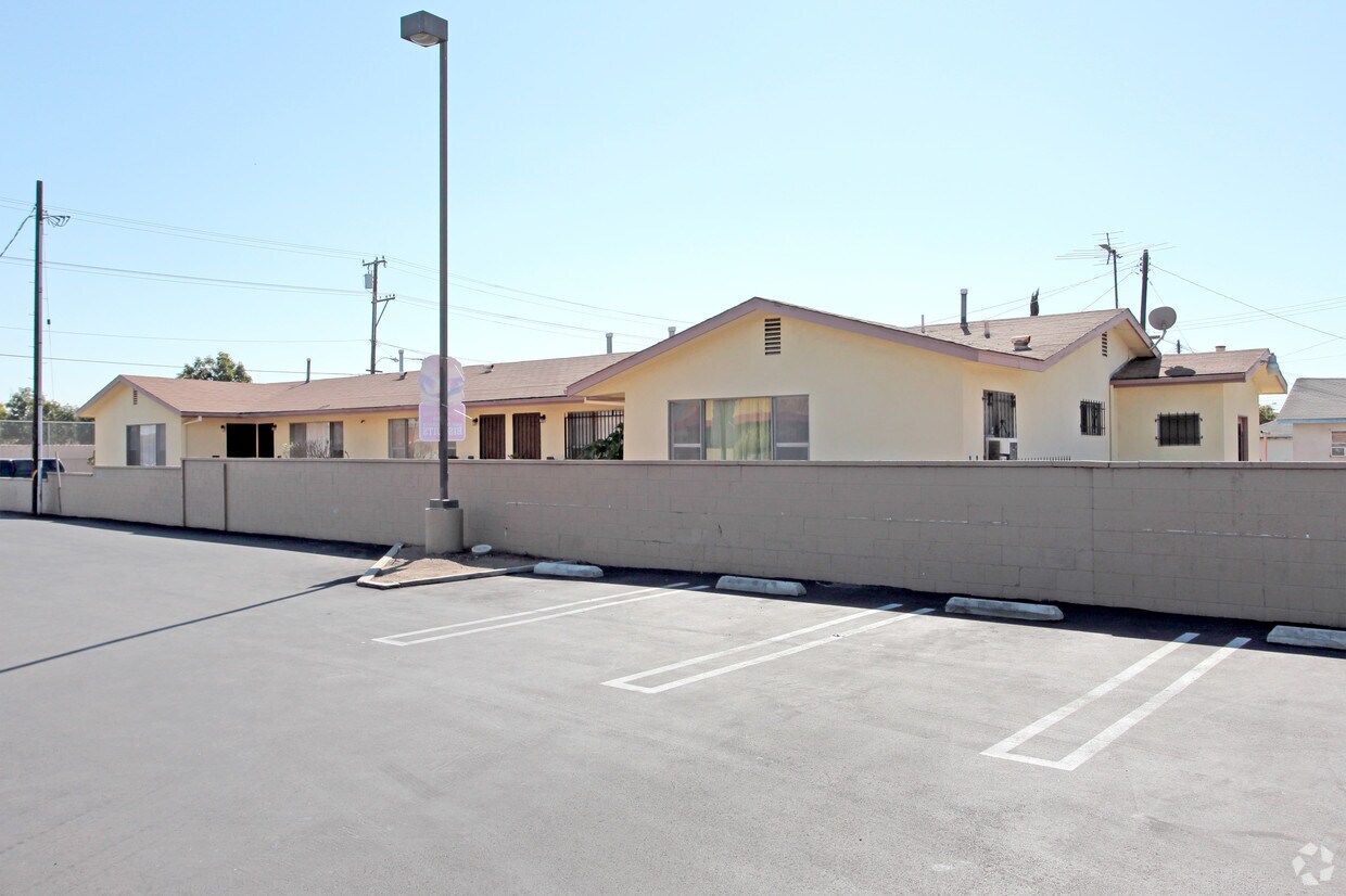 Foto del edificio - 7229 Wilcox Ave