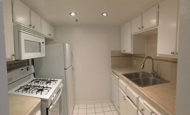 Foto del edificio - 400 N Oakland Ave