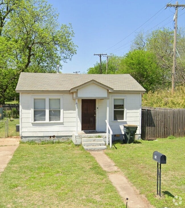 Building Photo - 605 N 4th St