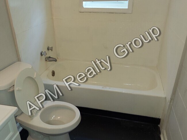 Foto del edificio - Two bedroom apartment off Harden Street - First Month 50% off