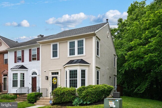 Building Photo - 1043 Downing Ct