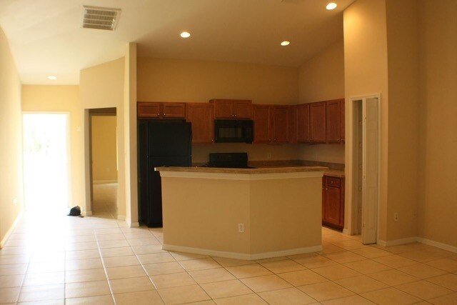 Foto del edificio - 7573 Carrier Rd