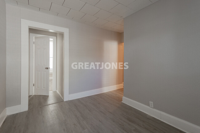 Building Photo - 235 N Addison St