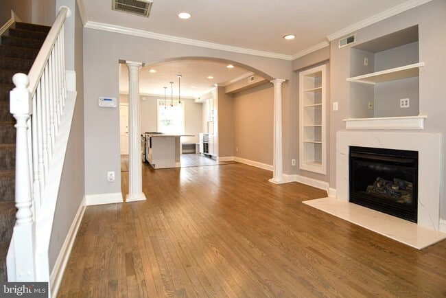 Building Photo - 1631 D St NE