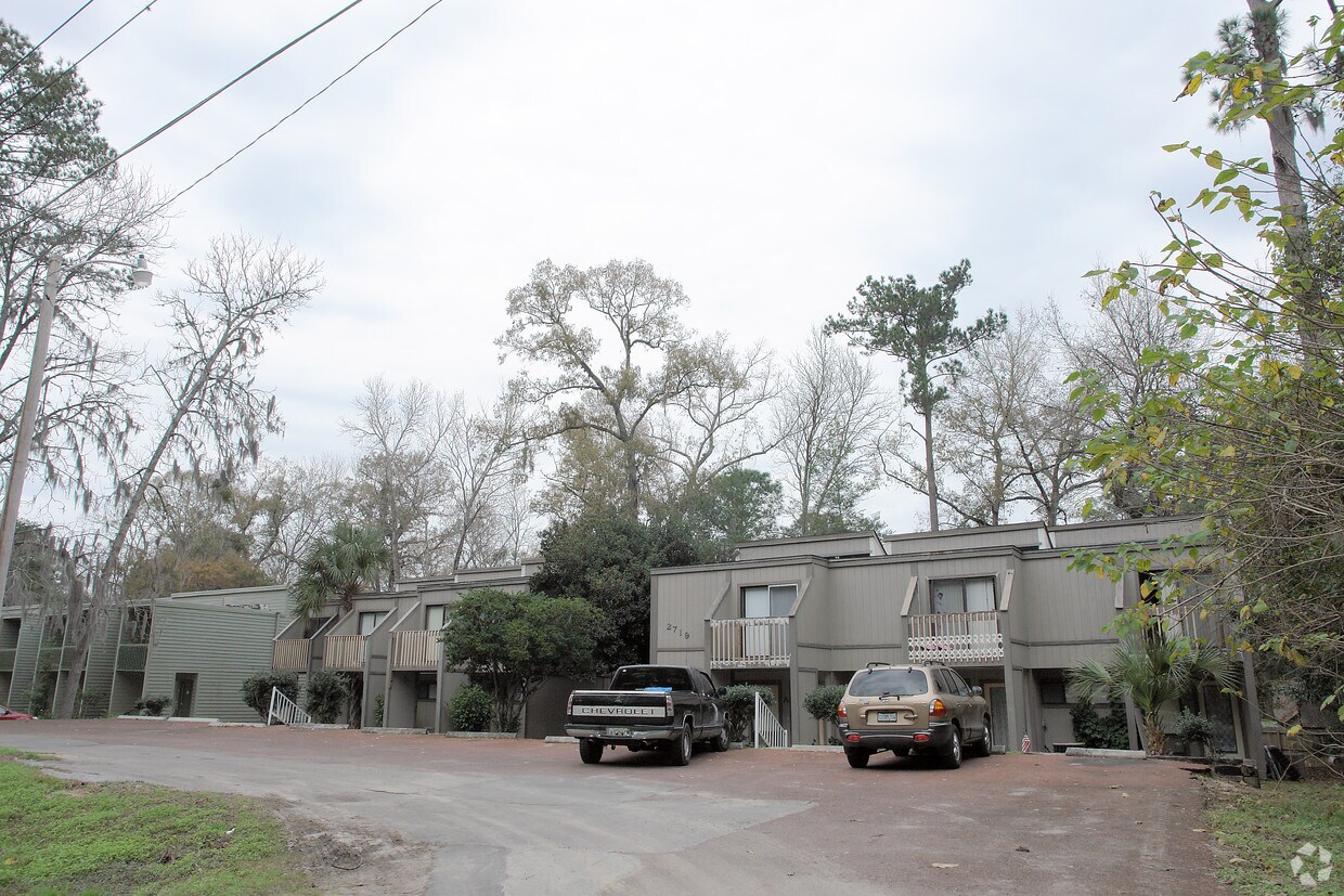 Building Photo - 2710 SE 17th St