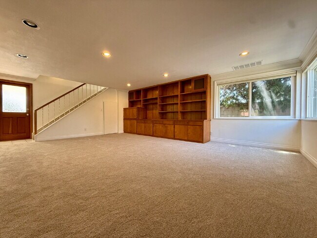 Foto del edificio - "Spacious 4-Bedroom Gem with 3 Full Baths in Cypress!"