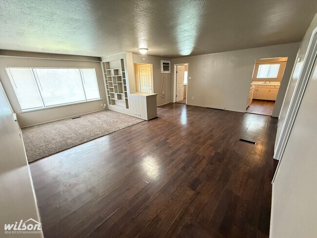 Building Photo - Spacious 3-Bedroom - 2-Bath Home with Bonu...