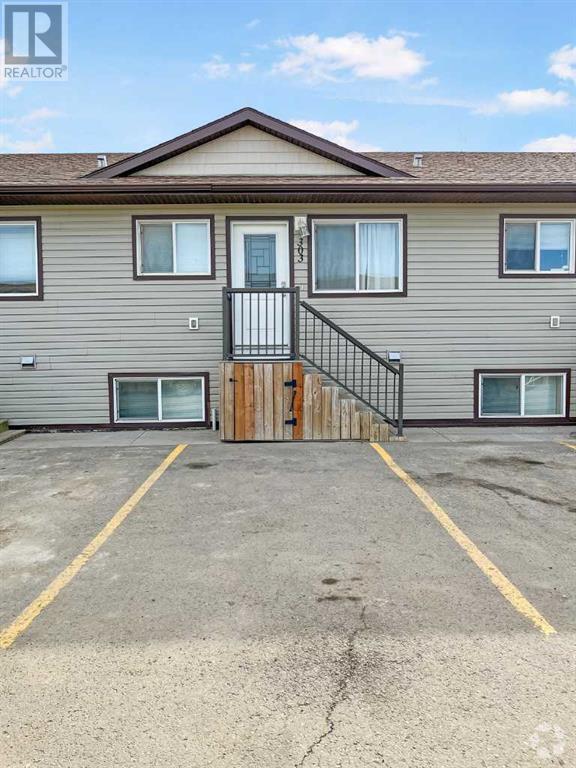 Building Photo - 9225-393 93 Ave