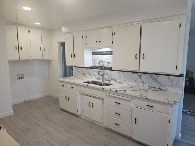 Building Photo - 1757 W 103rd St