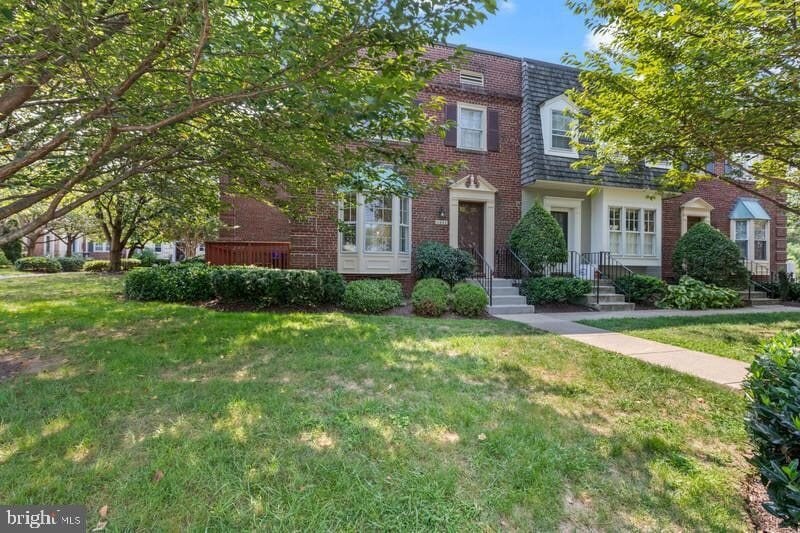 Primary Photo - 4882 Chevy Chase Dr