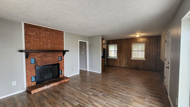 Foto del edificio - 4 Bed 2 Bath Home with Covered Carport in Bethany